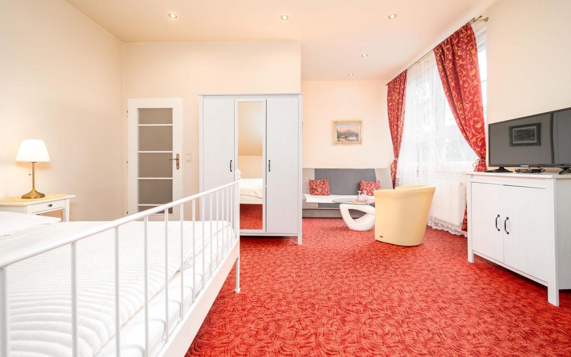 Hotel Na Skalkach Нови-Йичин Экстерьер фото
